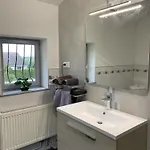 Maison Piscine & Jacuzzi Bed & Breakfast 3*