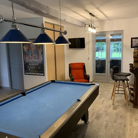 Gasthof Maison Piscine Et Jacuzzi 3*