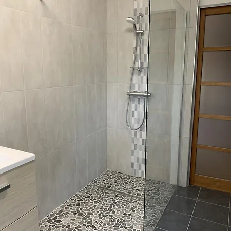 Frühstückspension Maison Piscine Et Jacuzzi 3*