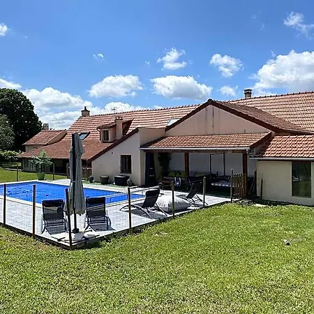 Maison Piscine Et Jacuzzi 3*