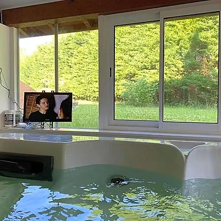 Maison Piscine Et Jacuzzi Frühstückspension